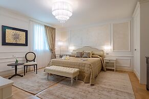 Luxury Lakefront Catullo with pool