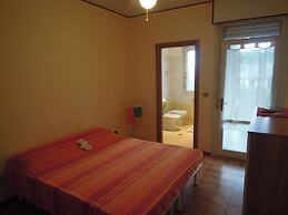 Cozy Flat With 3 Shared Pools and Private Garden