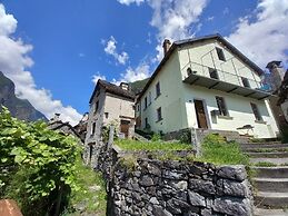 Room in Guest Room - Cavergno - Casa Coerente