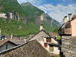 Room in Guest Room - Cavergno - Casa Coerente