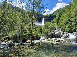 Room in Guest Room - Cavergno - Casa Coerente