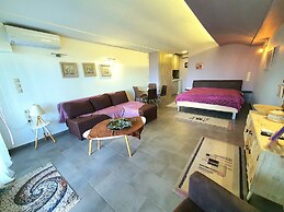 Magical View Studios 1 Asproneri, Kamena Vourla