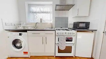 Captivating 2-bed Apartment in Stanford-le-hope