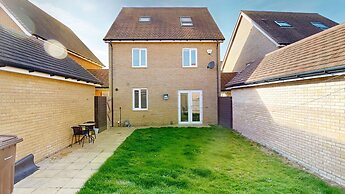 Tms Lovely 5-bed House in Stanford-le-hope
