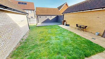 Tms Lovely 5-bed House in Stanford-le-hope