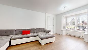 Tms Lovely 5-bed House in Stanford-le-hope