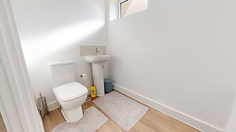 Tms Lovely 5-bed House in Stanford-le-hope