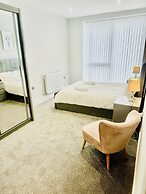 Stunning 2-bed Apartment in Barking