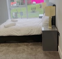 Stunning 2-bed Apartment in Barking