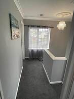 Remarkable 3-bed Apartment in Newport