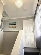 Remarkable 3-bed Apartment in Newport