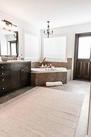 Private Luxury Oasis w Pool HT Parking