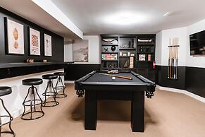 Private Luxury Oasis w Pool HT Parking