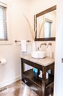 Private Luxury Oasis w Pool HT Parking