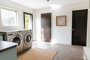 Private Luxury Oasis w Pool HT Parking