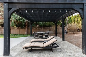 Private Luxury Oasis w Pool HT Parking