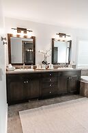 Private Luxury Oasis w Pool HT Parking