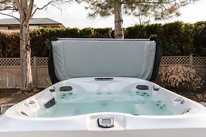 Private Luxury Oasis w Pool HT Parking