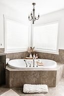 Private Luxury Oasis w Pool HT Parking