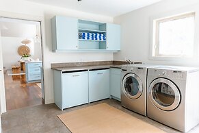 Private Luxury Oasis w Pool HT Parking