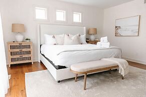 Private Luxury Oasis w Pool HT Parking