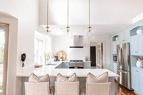 Private Luxury Oasis w Pool HT Parking