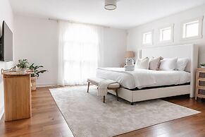 Private Luxury Oasis w Pool HT Parking