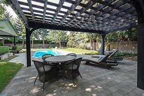 Private Luxury Oasis w Pool HT Parking