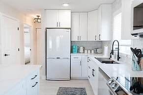 The Oxen - Dt Home w Putting Green and Tons of Parking