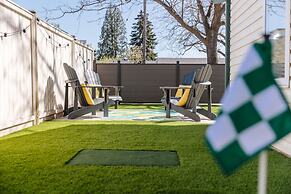 The Oxen - Dt Home w Putting Green and Tons of Parking