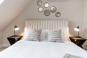 The Oxen - Dt Home w Putting Green and Tons of Parking