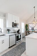 The Oxen - Dt Home w Putting Green and Tons of Parking