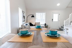 The Oxen - Dt Home w Putting Green and Tons of Parking