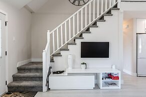 The Oxen - Dt Home w Putting Green and Tons of Parking