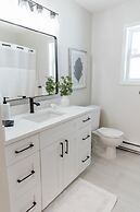 The Oxen - Dt Home w Putting Green and Tons of Parking