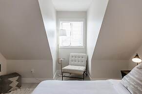 The Oxen - Dt Home w Putting Green and Tons of Parking