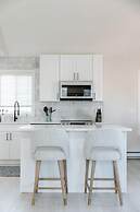 The Oxen - Dt Home w Putting Green and Tons of Parking