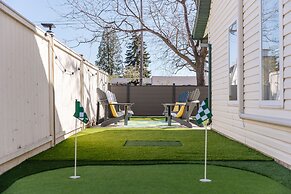 The Oxen - Dt Home w Putting Green and Tons of Parking