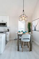 The Oxen - Dt Home w Putting Green and Tons of Parking