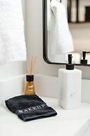 The Oxen - Dt Home w Putting Green and Tons of Parking