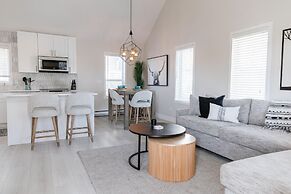 The Oxen - Dt Home w Putting Green and Tons of Parking