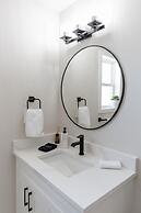 The Oxen - Dt Home w Putting Green and Tons of Parking