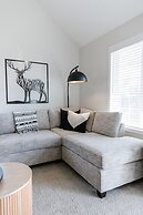 The Oxen - Dt Home w Putting Green and Tons of Parking