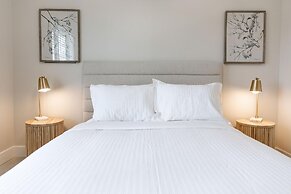 The Oxen - Dt Home w Putting Green and Tons of Parking