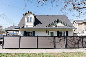 The Oxen - Dt Home w Putting Green and Tons of Parking