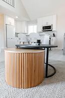 The Oxen - Dt Home w Putting Green and Tons of Parking