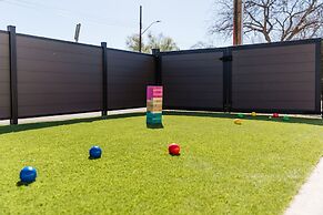 The Oxen - Dt Home w Putting Green and Tons of Parking