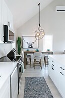 The Oxen - Dt Home w Putting Green and Tons of Parking