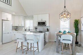 The Oxen - Dt Home w Putting Green and Tons of Parking