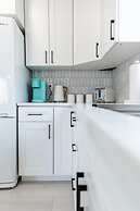 The Oxen - Dt Home w Putting Green and Tons of Parking